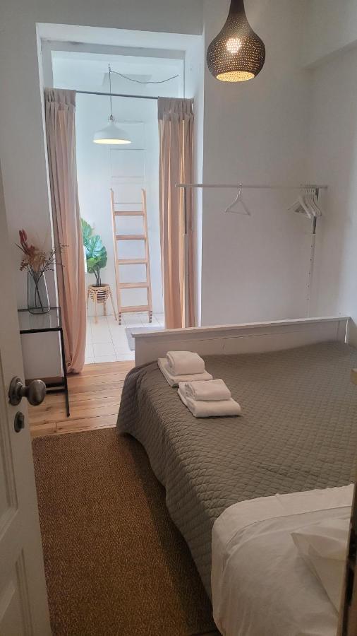 Tiny Suite With Private Bathroom - Bairro Alto — Photos 2