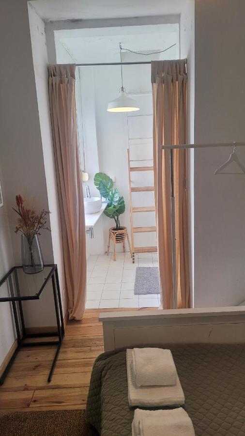 Tiny Suite With Private Bathroom - Bairro Alto — Photos 1